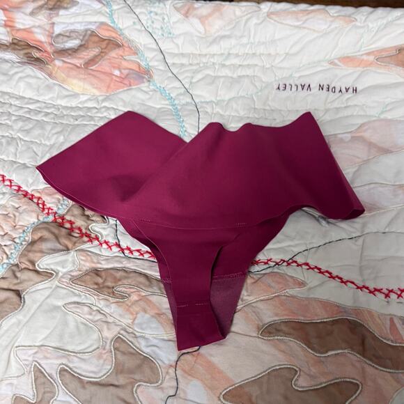 Spanx Women's Undie-tectable Seamless Tummy Control Thong Small NEW - Picture 4 of 9